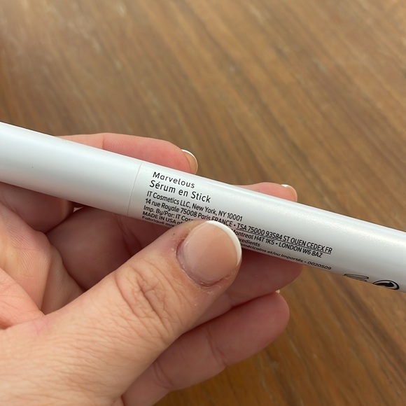 It cosmetics lip solid serum - Picture 3 of 3